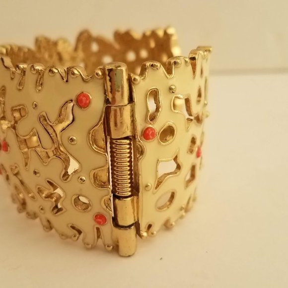 Lilly Pulitzer Siesta Coral Cuff - Picture 2 of 8